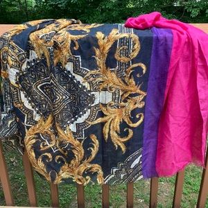 Fraas black and gold scarf wrap